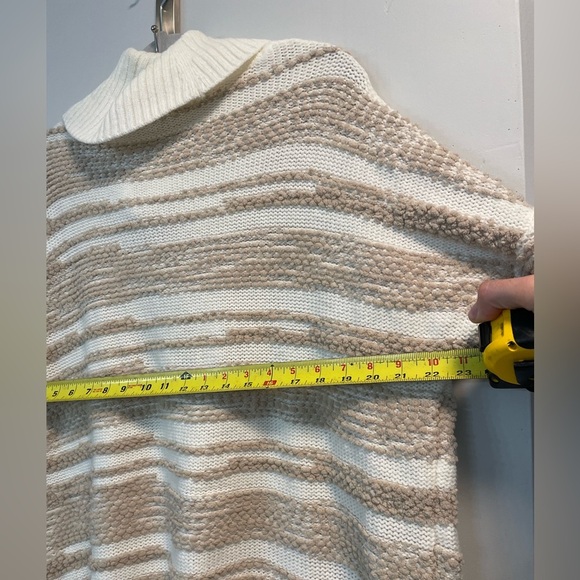 Calvin Klein, S/M oversized crossover beige and white chenille and knit sweater - Picture 7 of 8